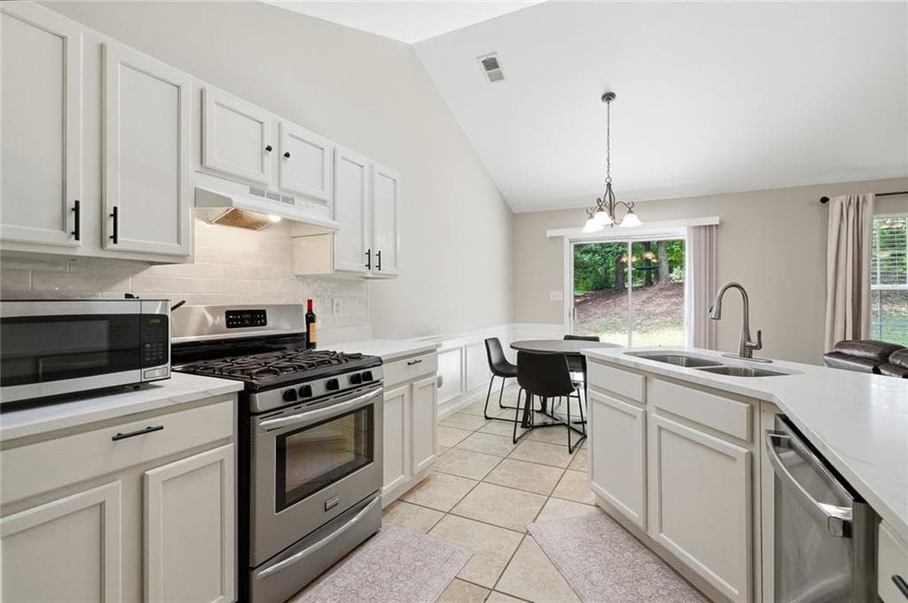 3 bedroom, 2 bathroom, 1,804 sq ft single family residence for sale at 5480 Amber Cove Way, Flowery Branch, GA 30542 — photo 6