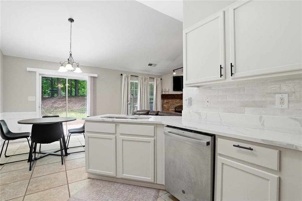 3 bedroom, 2 bathroom, 1,804 sq ft single family residence for sale at 5480 Amber Cove Way, Flowery Branch, GA 30542 — photo 8