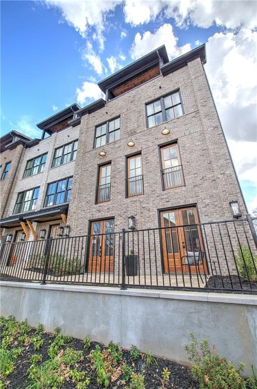 3 bedroom, 4 bathroom, 2,411 sq ft townhouse sold at 178 W Main Street 105, Cartersville, GA 30120