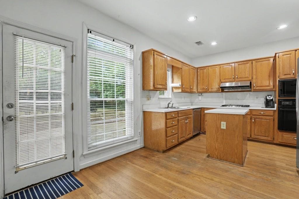3 bedroom, 3 bathroom, 2,016 sq ft single family residence for sale at 361 Shyrewood Drive, Lawrenceville, GA 30043 — photo 8