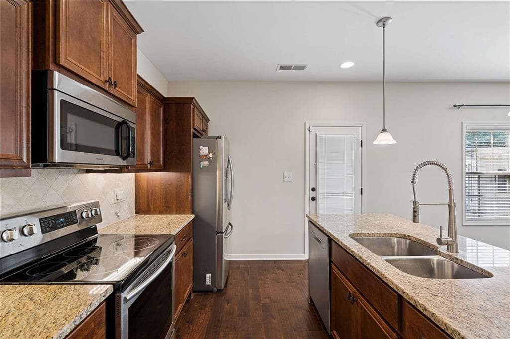 4 bedroom, 3 bathroom, 2,054 sq ft single family residence for sale at 15 Ponder Place, Newnan, GA 30265 — photo 7