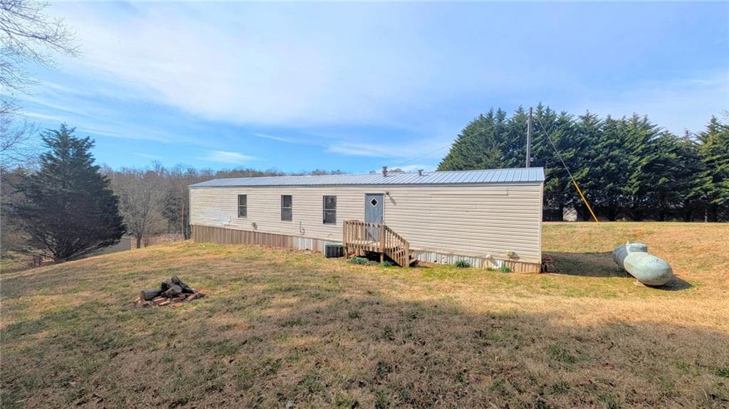 3 bedroom, 2 bathroom single family residence under contract at 1562 Grindle Bridge Road, Dahlonega, GA 30533 — photo 5