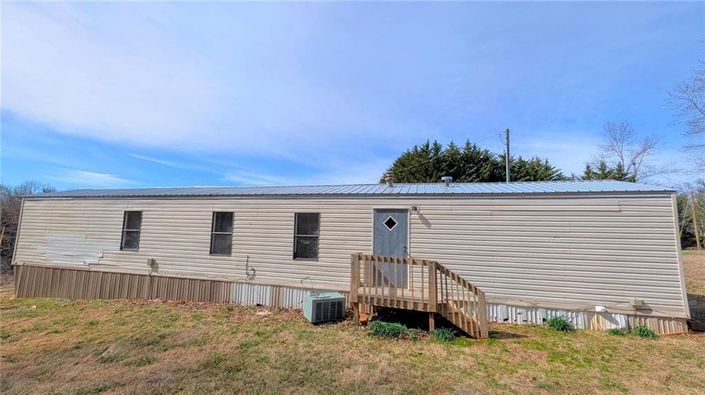 3 bedroom, 2 bathroom single family residence under contract at 1562 Grindle Bridge Road, Dahlonega, GA 30533 — photo 6