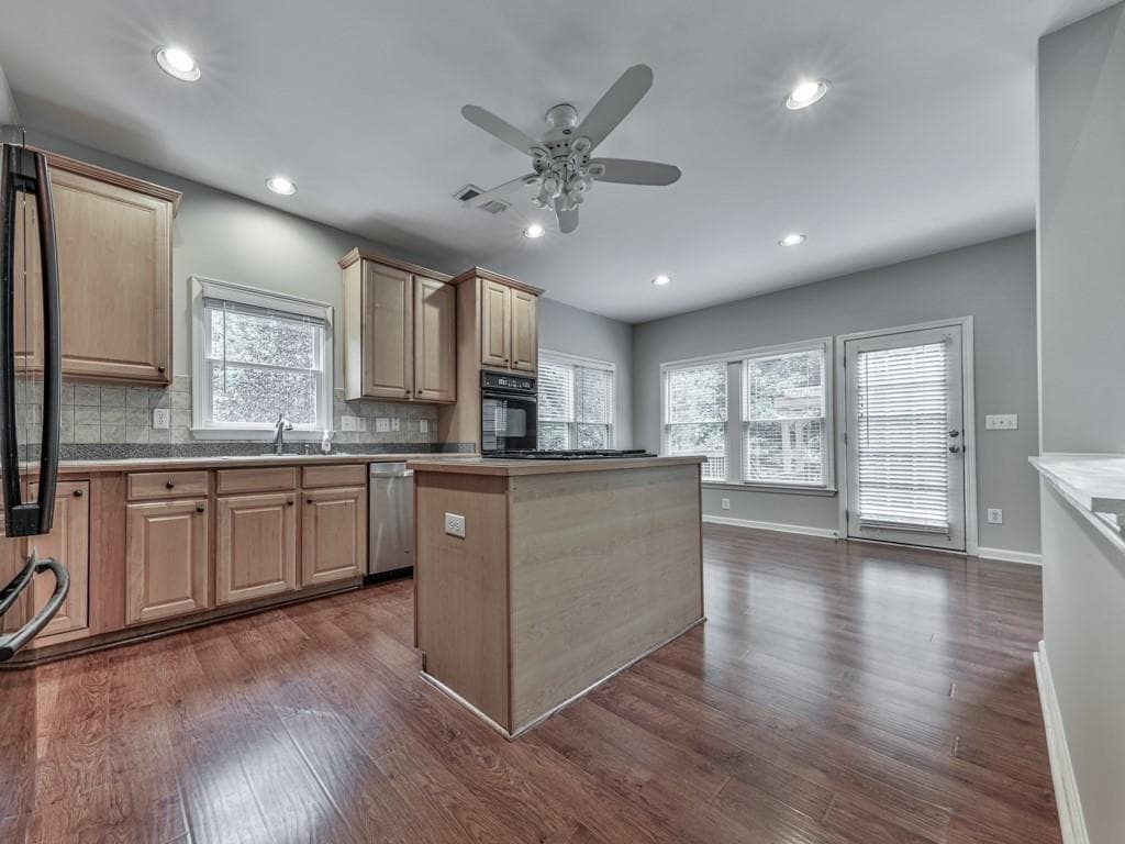 5 bedroom, 3 bathroom, 3,144 sq ft single family residence for rent at 408 Sixes Drive, Canton, GA 30114 for $3,500 a month — photo 7