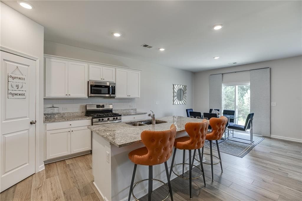 4 bedroom, 2 bathroom, 1,898 sq ft single family residence under contract at 4045 Berry Farm Court, Loganville, GA 30052 — photo 5