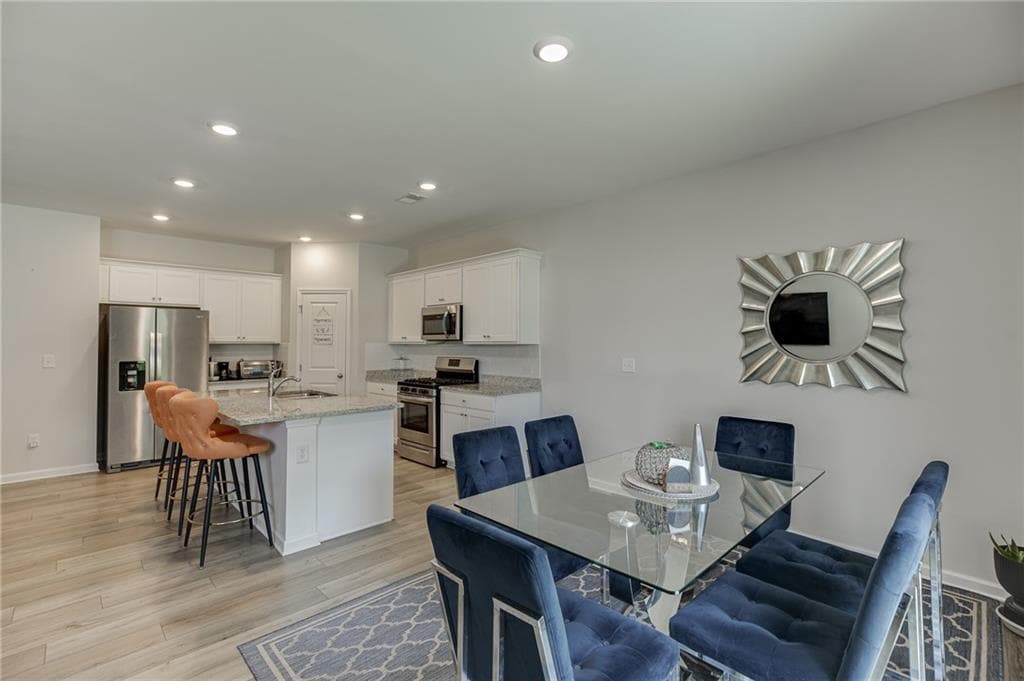 4 bedroom, 2 bathroom, 1,898 sq ft single family residence under contract at 4045 Berry Farm Court, Loganville, GA 30052 — photo 8