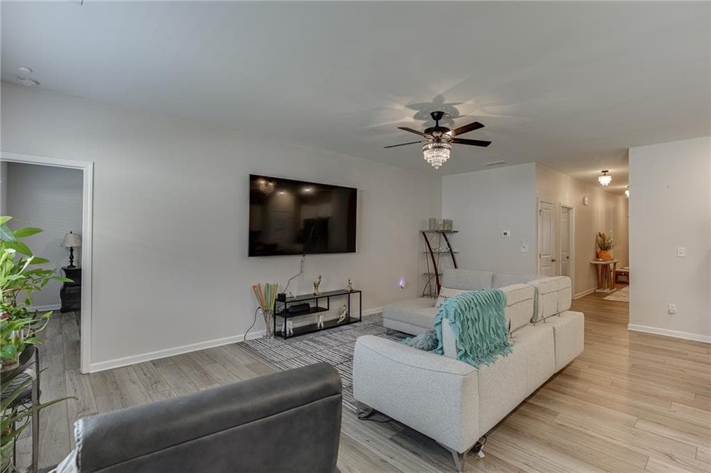 4 bedroom, 2 bathroom, 1,898 sq ft single family residence under contract at 4045 Berry Farm Court, Loganville, GA 30052 — photo 9