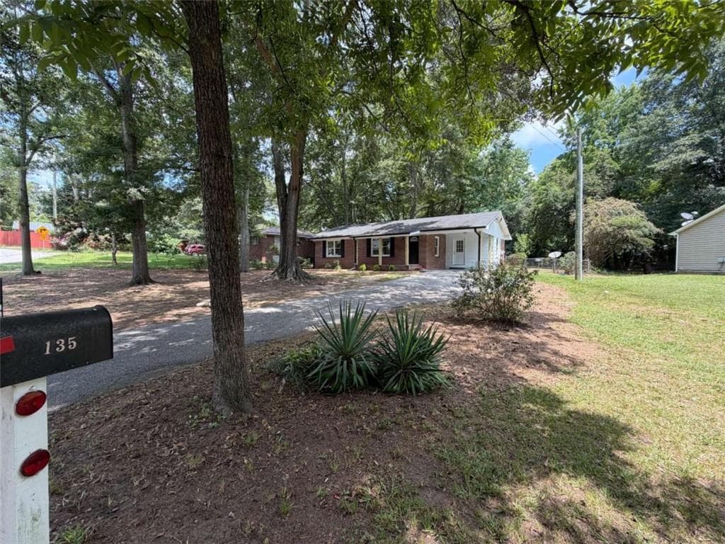 2 bedroom, 1 bathroom, 1,056 sq ft single family residence for sale at 135 Martha Street, Winder, GA 30680 — photo 2