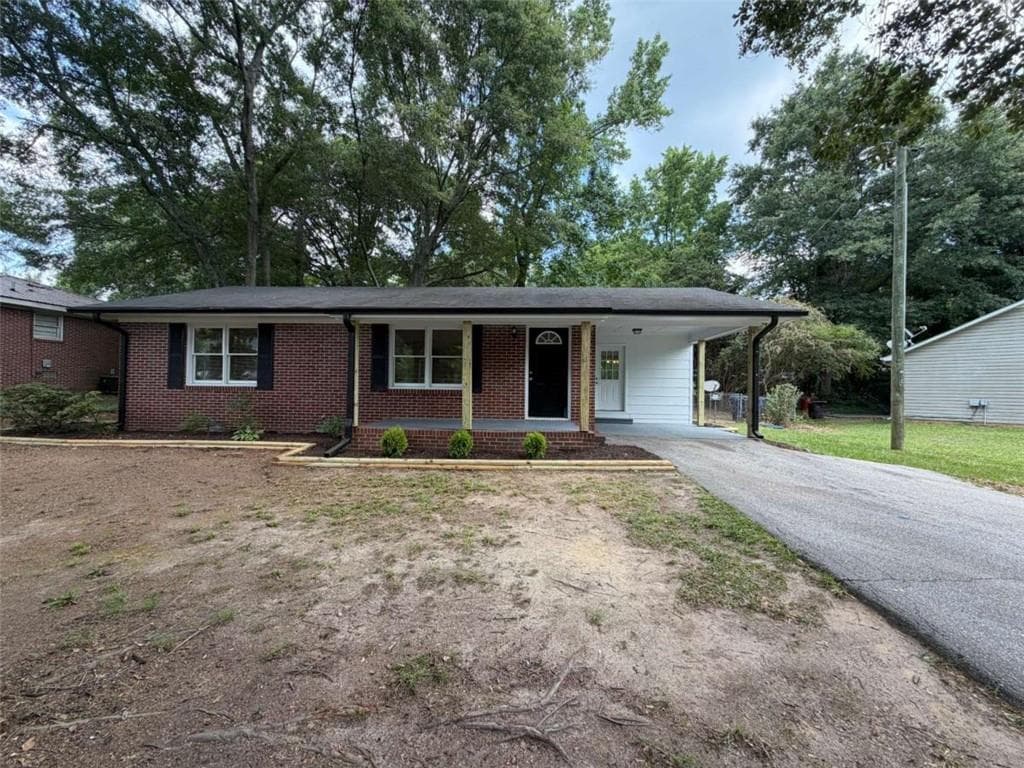 2 bedroom, 1 bathroom, 1,056 sq ft single family residence for sale at 135 Martha Street, Winder, GA 30680 — photo 10