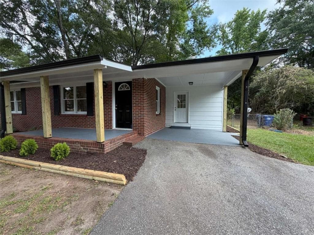2 bedroom, 1 bathroom, 1,056 sq ft single family residence for sale at 135 Martha Street, Winder, GA 30680 — photo 5