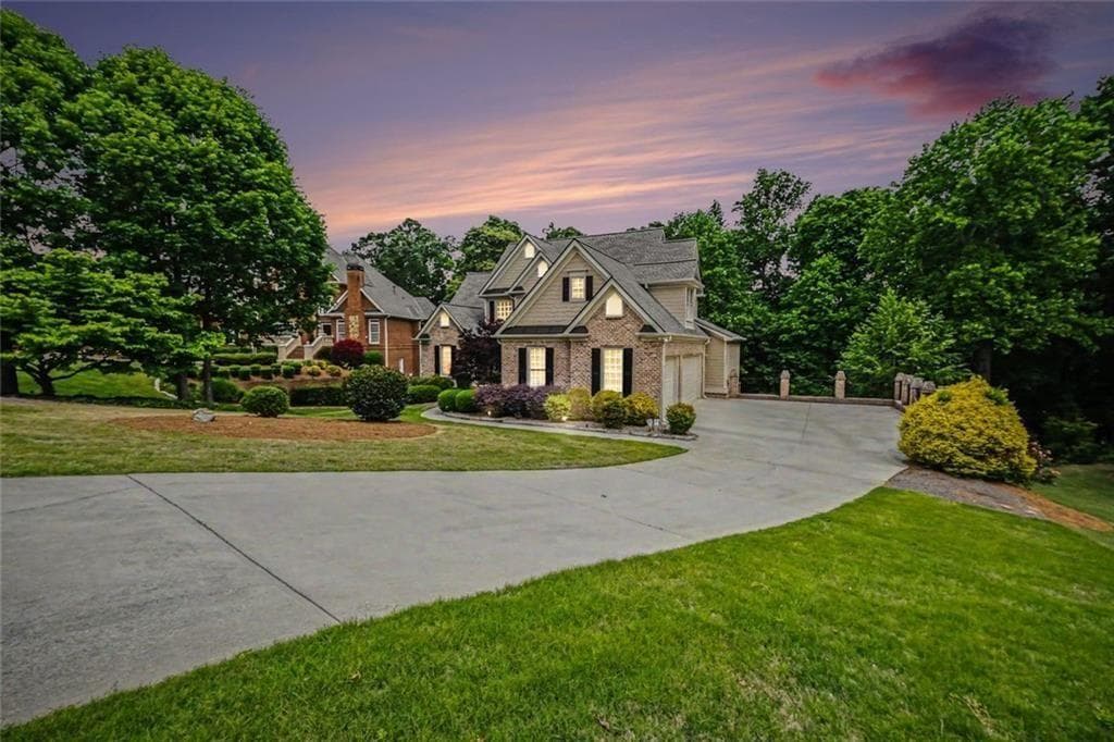 6 bedroom, 5 bathroom, 4,336 sq ft single family residence for sale at 4621 Chartwell Chase Court, Flowery Branch, GA 30542 — photo 2
