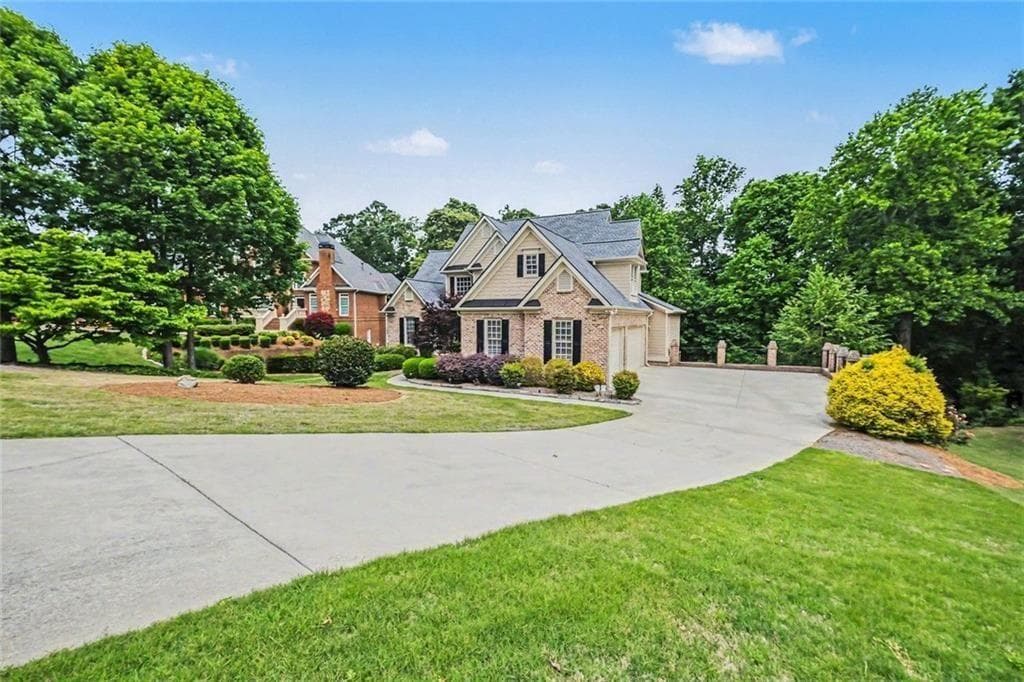 6 bedroom, 5 bathroom, 4,336 sq ft single family residence for sale at 4621 Chartwell Chase Court, Flowery Branch, GA 30542 — photo 6