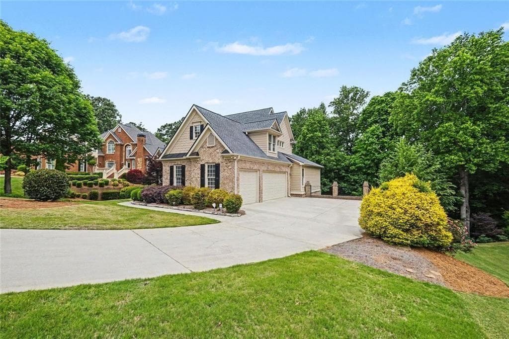 6 bedroom, 5 bathroom, 4,336 sq ft single family residence for sale at 4621 Chartwell Chase Court, Flowery Branch, GA 30542 — photo 7