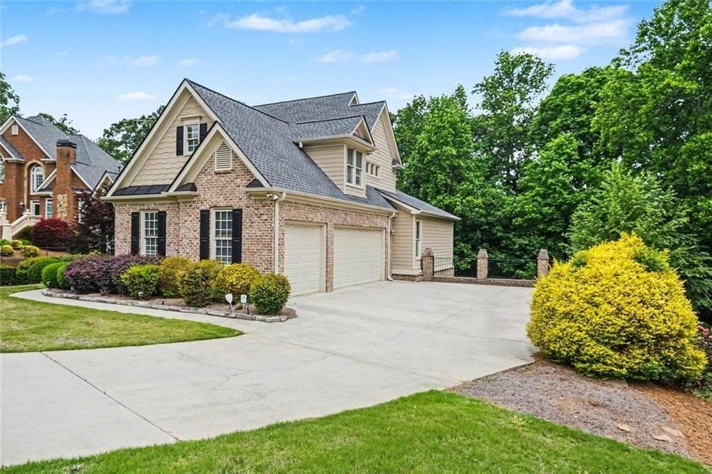 6 bedroom, 5 bathroom, 4,336 sq ft single family residence for sale at 4621 Chartwell Chase Court, Flowery Branch, GA 30542 — photo 8