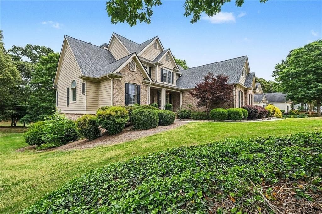 6 bedroom, 5 bathroom, 4,336 sq ft single family residence for sale at 4621 Chartwell Chase Court, Flowery Branch, GA 30542 — photo 9