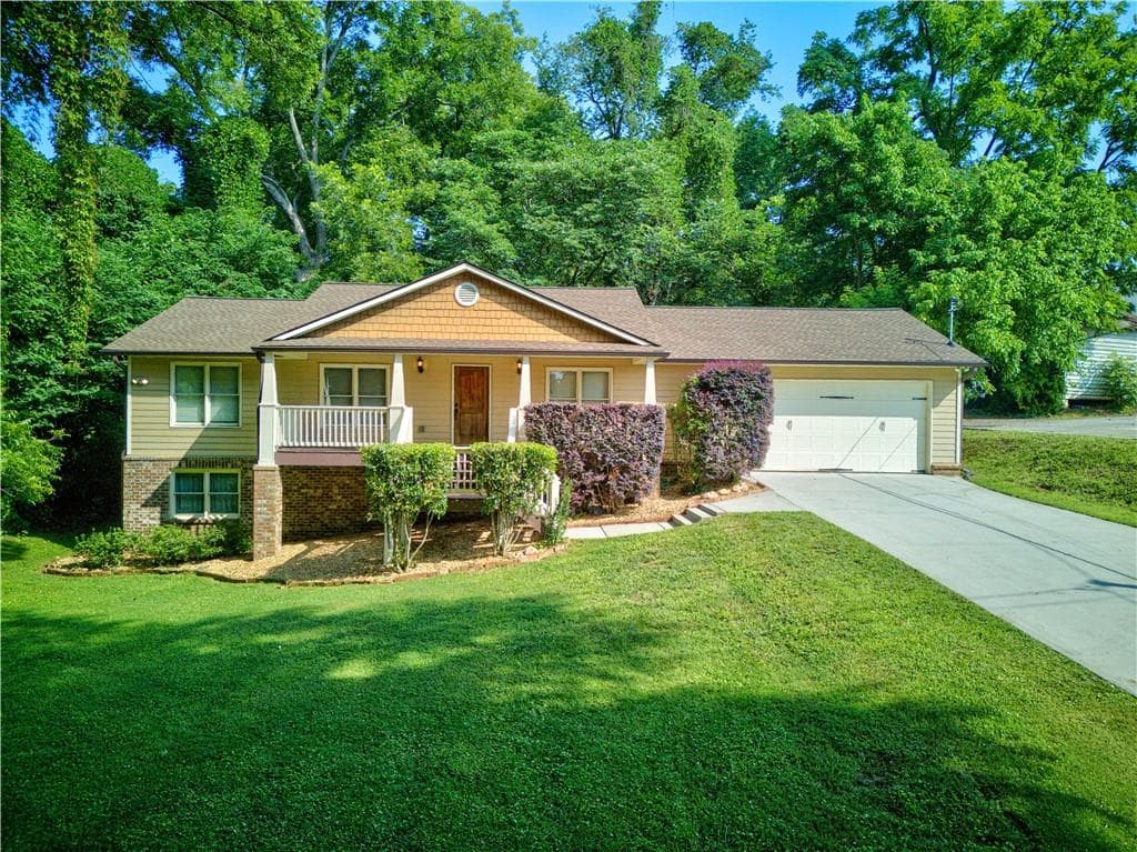 3 bedroom, 2 bathroom, 1,560 sq ft single family residence sold at 48 Mahaffey Street, Jefferson, GA 30549