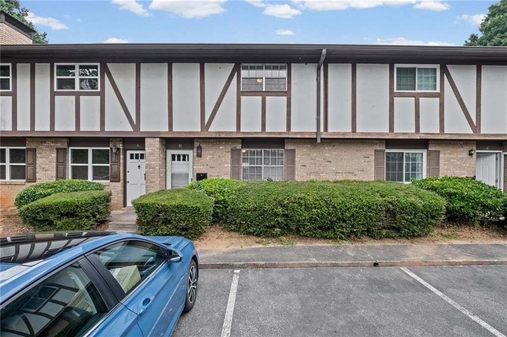 2 bedroom, 2 bathroom, 1,180 sq ft condominium under contract at 2952 N Dekalb Drive B, Atlanta, GA 30340 — photo 2