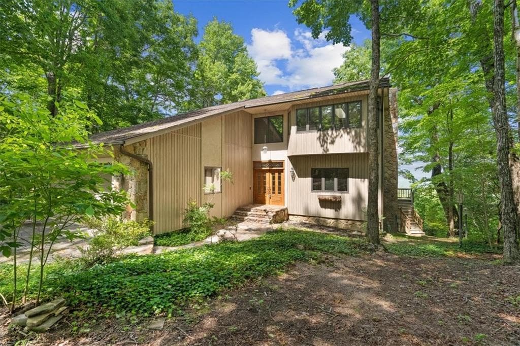 4 bedroom, 3 bathroom, 4,400 sq ft single family residence for sale at 576 Apache Trail, Chatsworth, GA 30705 — photo 2