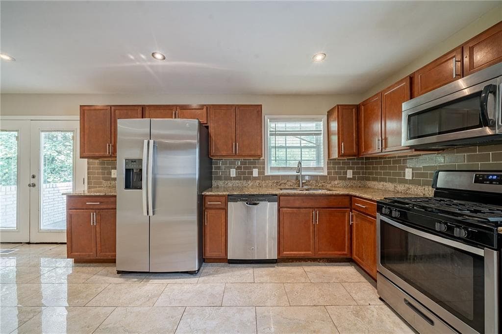 3 bedroom, 2 bathroom, 1,273 sq ft single family residence for sale at 1518 Pine Glen Circle, Decatur, GA 30035 — photo 3