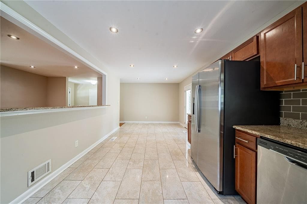 3 bedroom, 2 bathroom, 1,273 sq ft single family residence for sale at 1518 Pine Glen Circle, Decatur, GA 30035 — photo 4