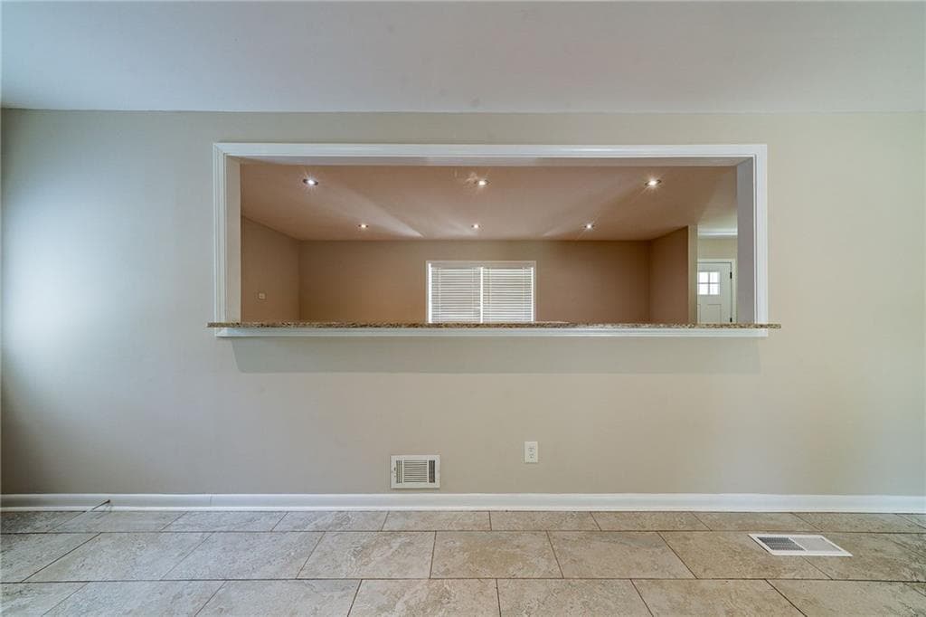 3 bedroom, 2 bathroom, 1,273 sq ft single family residence for sale at 1518 Pine Glen Circle, Decatur, GA 30035 — photo 5
