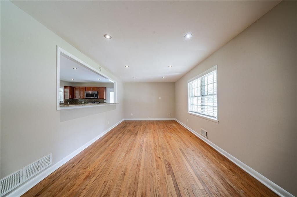 3 bedroom, 2 bathroom, 1,273 sq ft single family residence for sale at 1518 Pine Glen Circle, Decatur, GA 30035 — photo 6