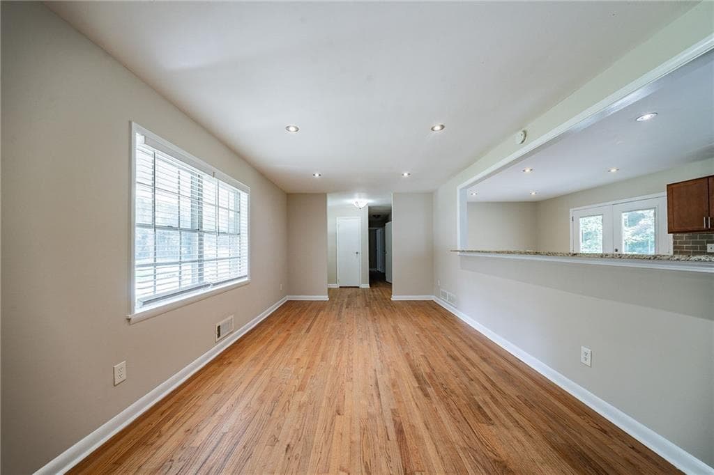 3 bedroom, 2 bathroom, 1,273 sq ft single family residence for sale at 1518 Pine Glen Circle, Decatur, GA 30035 — photo 7