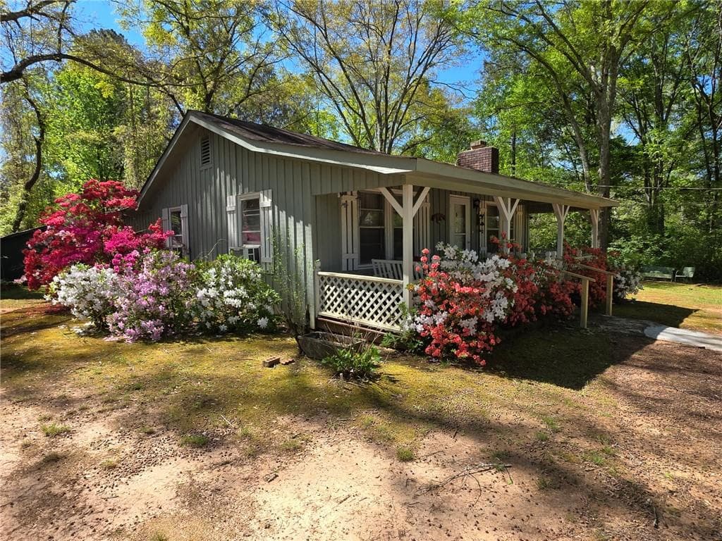 2 bedroom, 1 bathroom, 896 sq ft single family residence for sale at 368 Bart Manous Road, Canton, GA 30115 — photo 2
