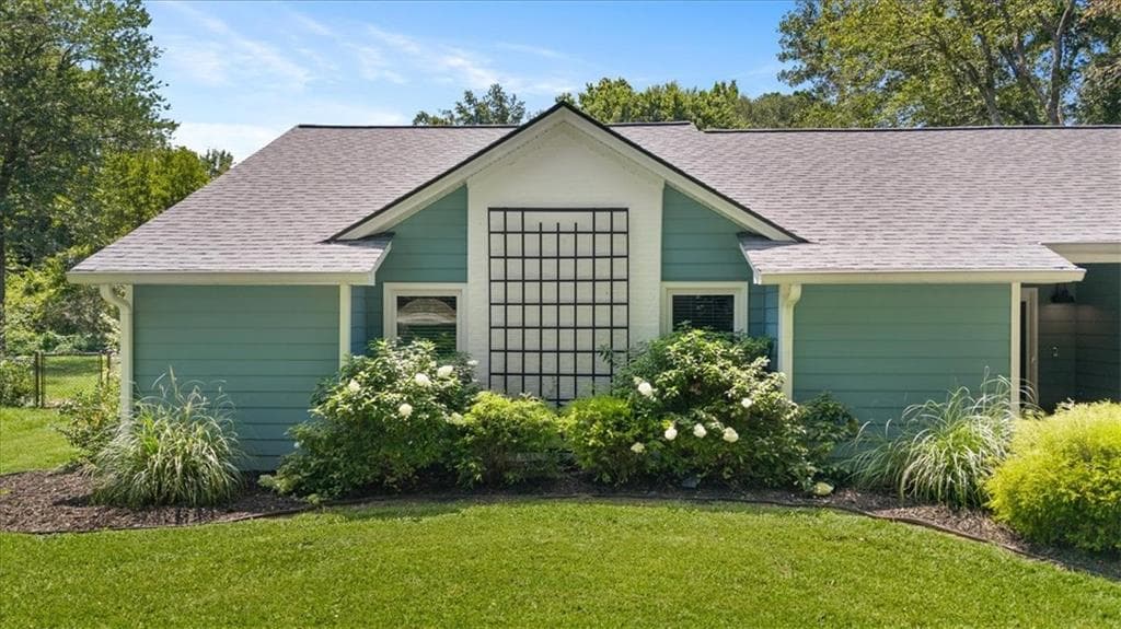 3 bedroom, 2 bathroom, 1,790 sq ft single family residence under contract at 3120 Maple Lane, Alpharetta, GA 30009 — photo 3