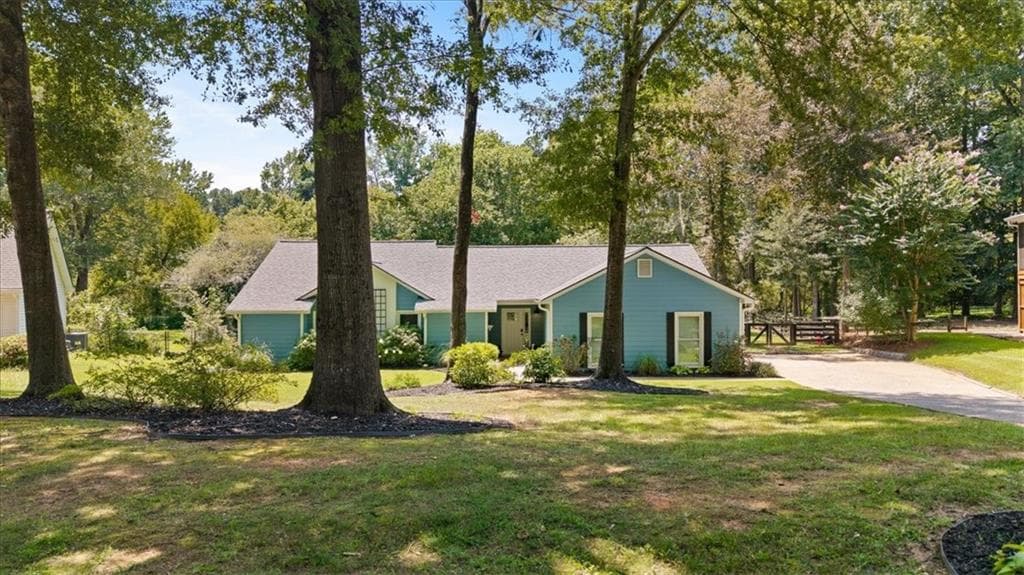 3 bedroom, 2 bathroom, 1,790 sq ft single family residence under contract at 3120 Maple Lane, Alpharetta, GA 30009 — photo 4