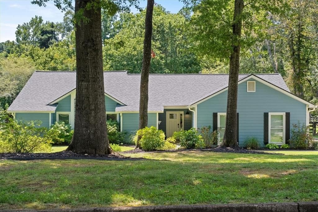 3 bedroom, 2 bathroom, 1,790 sq ft single family residence under contract at 3120 Maple Lane, Alpharetta, GA 30009 — photo 5