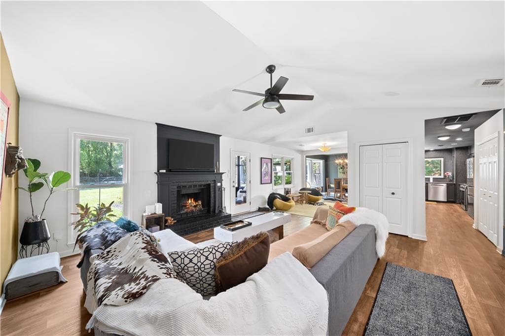 3 bedroom, 2 bathroom, 1,790 sq ft single family residence under contract at 3120 Maple Lane, Alpharetta, GA 30009 — photo 10