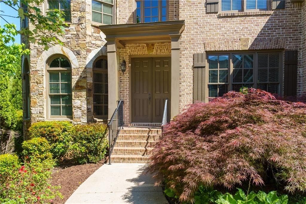 6 bedroom, 5 bathroom, 6,391 sq ft single family residence for sale at 5940 Boulder Bluff Drive, Cumming, GA 30040 — photo 2