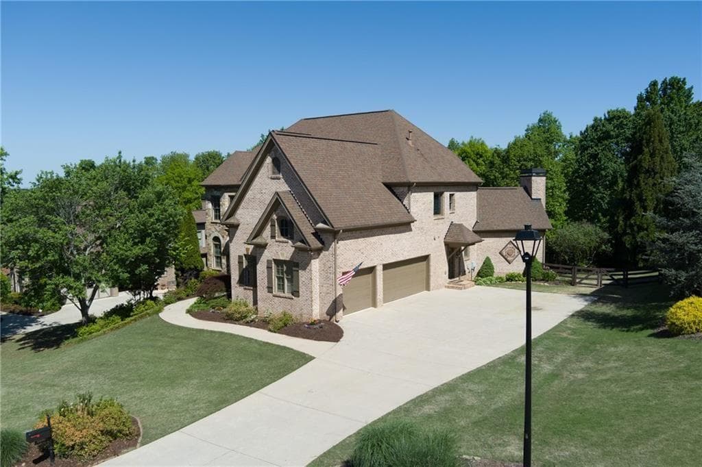 6 bedroom, 5 bathroom, 6,391 sq ft single family residence for sale at 5940 Boulder Bluff Drive, Cumming, GA 30040 — photo 3