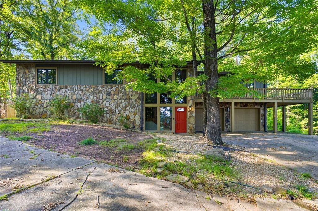 4 bedroom, 3 bathroom, 3,304 sq ft single family residence for sale at 259 Long Branch Road, Dahlonega, GA 30533 — photo 2