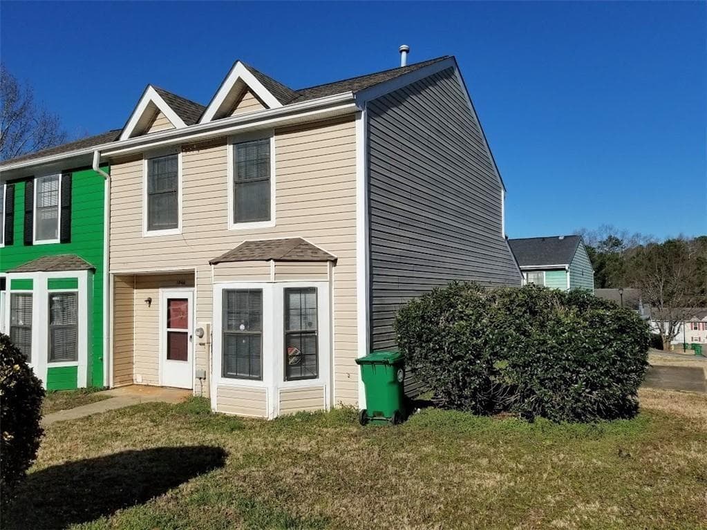 2 bedroom, 3 bathroom, 1,196 sq ft townhouse for sale at 1046 Thornwoode Lane, Stone Mountain, GA 30083