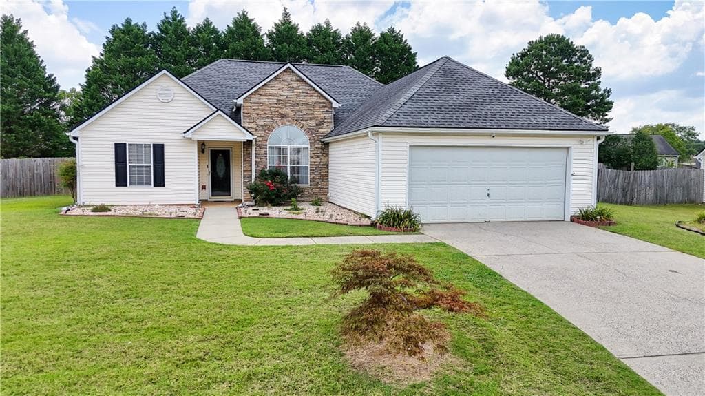 3 bedroom, 2 bathroom, 1,963 sq ft single family residence under contract at 3905 Michaels Creek Way, Loganville, GA 30052 — photo 3