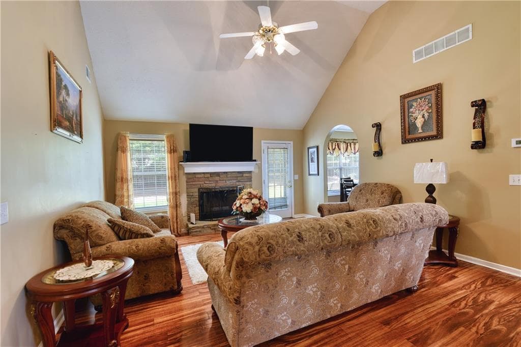 3 bedroom, 2 bathroom, 1,963 sq ft single family residence under contract at 3905 Michaels Creek Way, Loganville, GA 30052 — photo 6
