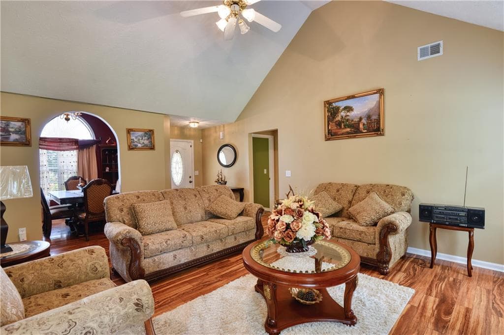 3 bedroom, 2 bathroom, 1,963 sq ft single family residence under contract at 3905 Michaels Creek Way, Loganville, GA 30052 — photo 7