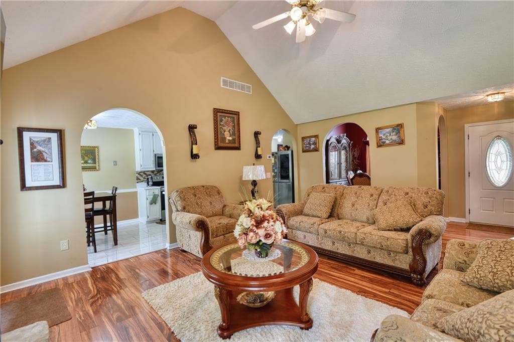 3 bedroom, 2 bathroom, 1,963 sq ft single family residence under contract at 3905 Michaels Creek Way, Loganville, GA 30052 — photo 9