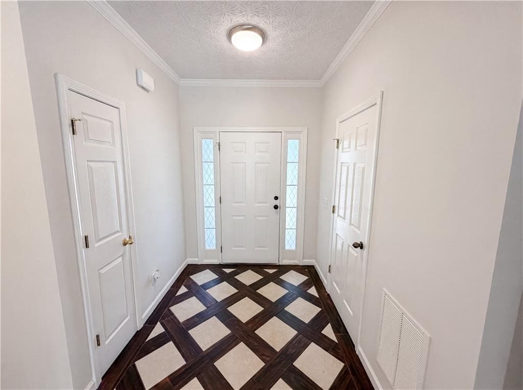 4 bedroom, 3 bathroom, 2,260 sq ft single family residence for sale at 1240 Platinum Drive, Hoschton, GA 30548 — photo 8