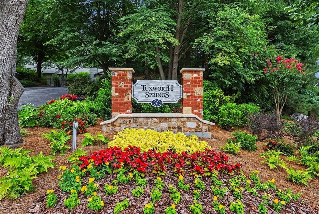 2 bedroom, 1 bathroom, 1,045 sq ft condominium for sale at 413 Tuxworth Circle, Decatur, GA 30033 — photo 2