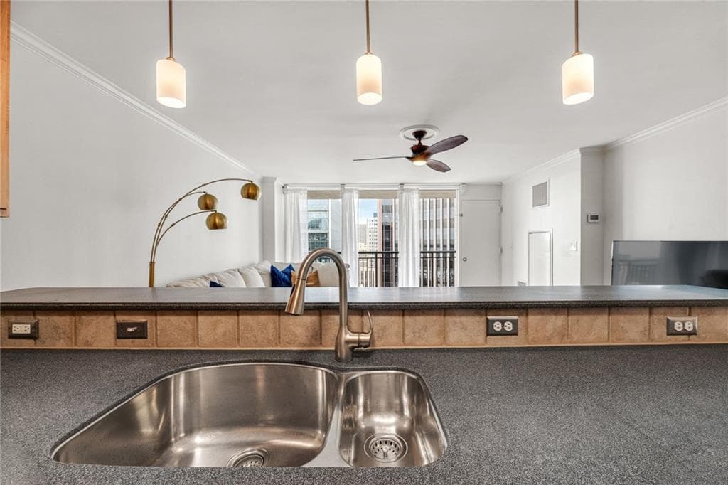 2 bedroom, 1 bathroom, 992 sq ft condominium for sale at 620 Peachtree Street 2011, Atlanta, GA 30308 — photo 6