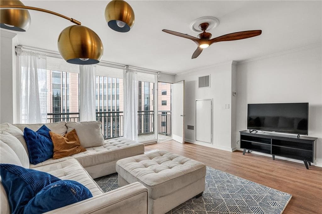 2 bedroom, 1 bathroom, 992 sq ft condominium for sale at 620 Peachtree Street 2011, Atlanta, GA 30308 — photo 7