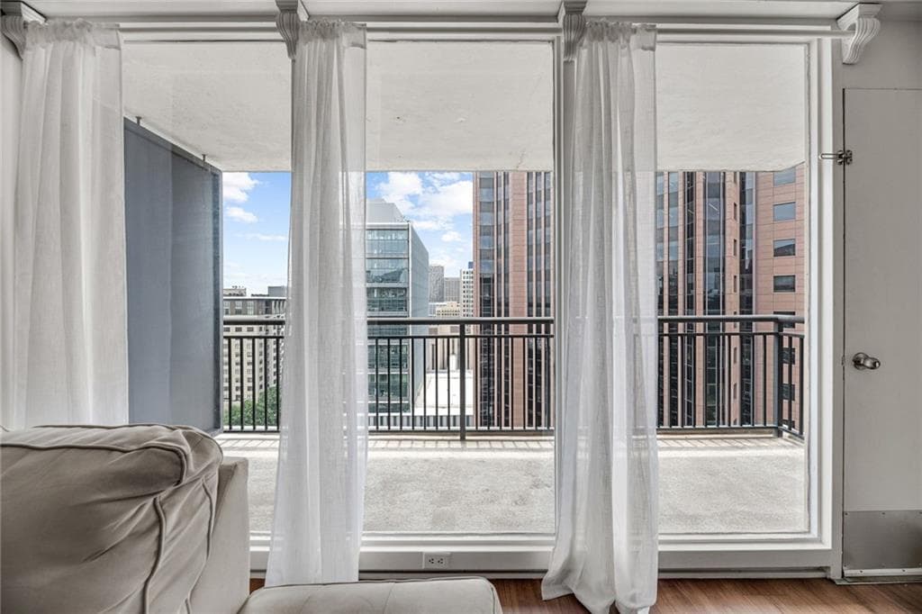 2 bedroom, 1 bathroom, 992 sq ft condominium for sale at 620 Peachtree Street 2011, Atlanta, GA 30308 — photo 10