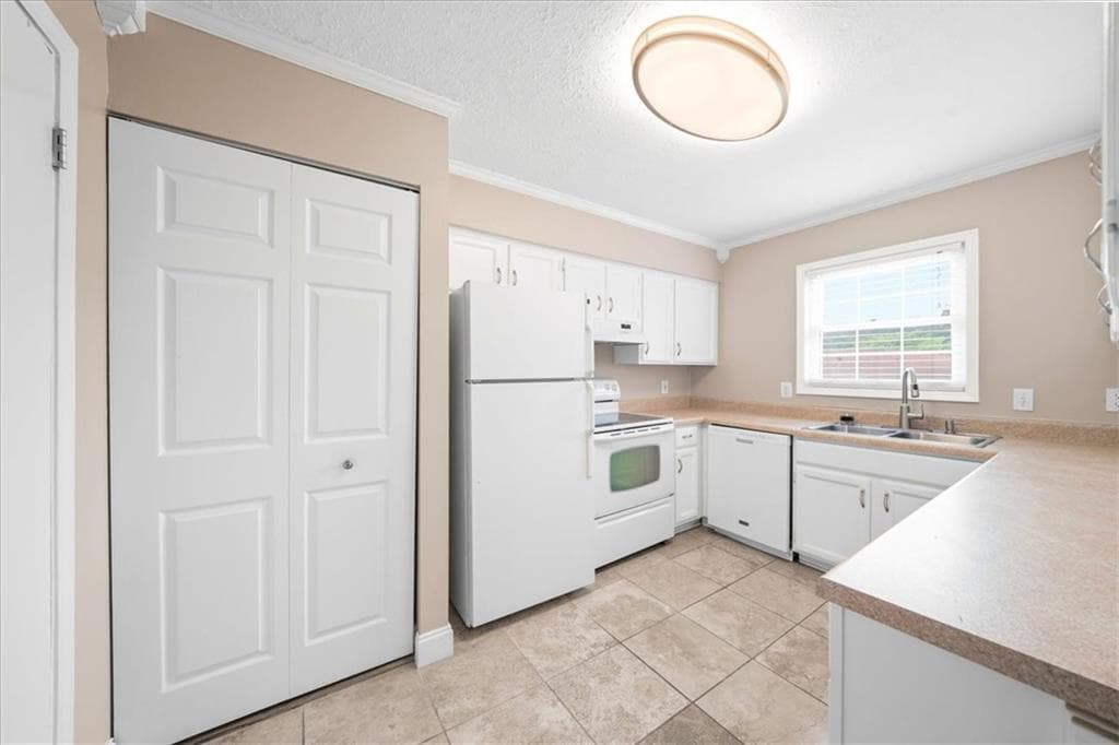 2 bedroom, 2 bathroom, 1,350 sq ft condominium for sale at 3825 Lavista Road P4, Tucker, GA 30084 — photo 3