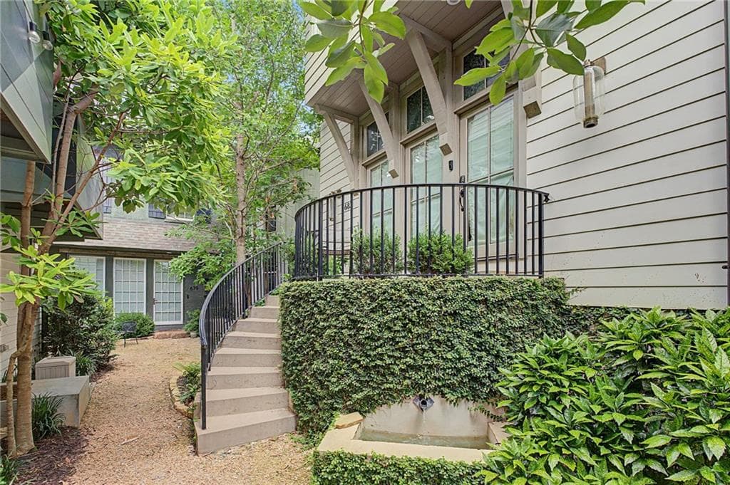 2 bedroom, 3 bathroom, 1,092 sq ft townhouse for rent at 683 Arcos Way, Atlanta, GA 30315 for $2,750 a month — photo 1 of 17