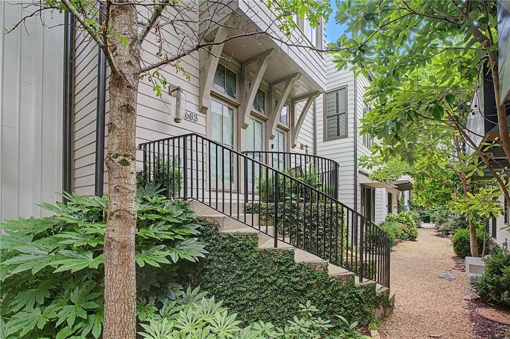 2 bedroom, 3 bathroom, 1,092 sq ft townhouse for rent at 683 Arcos Way, Atlanta, GA 30315 for $2,750 a month — photo 2