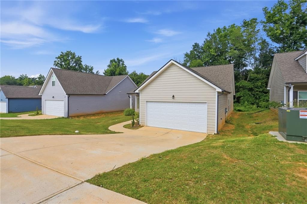 4 bedroom, 2 bathroom, 1,624 sq ft single family residence for sale at 115 Culver Street, Jackson, GA 30233 — photo 3