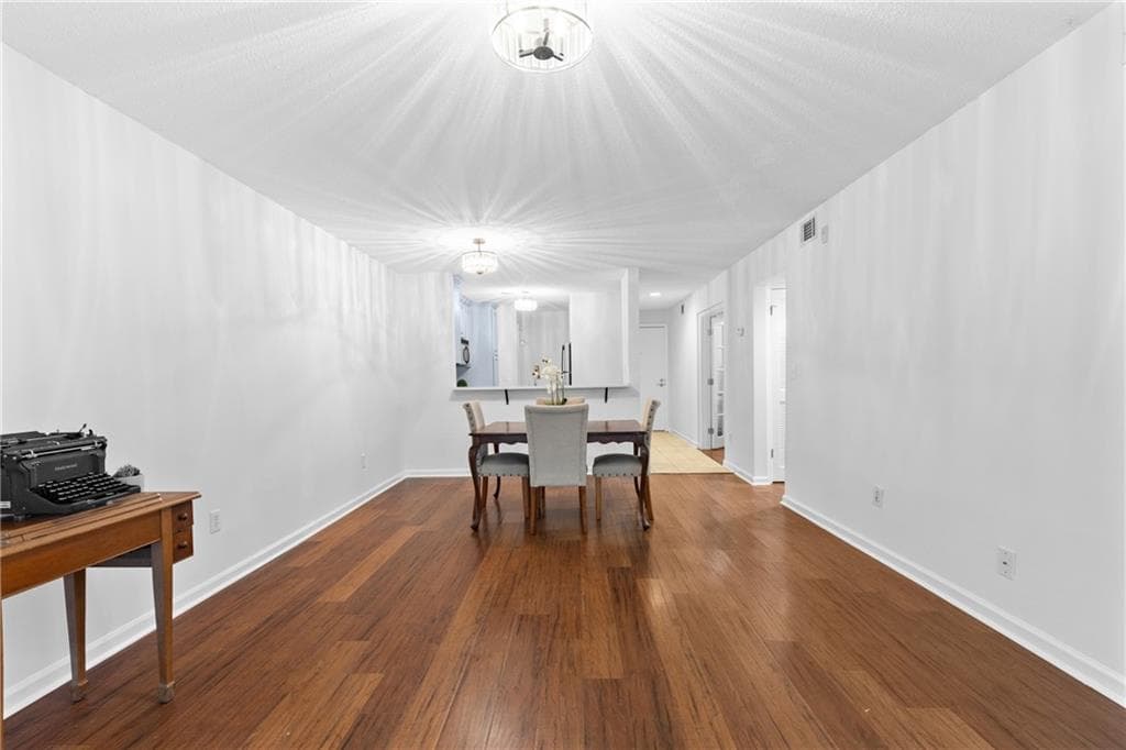 2 bedroom, 1 bathroom, 868 sq ft condominium for sale at 3650 Ashford Dunwoody Road 214, Atlanta, GA 30319 — photo 10